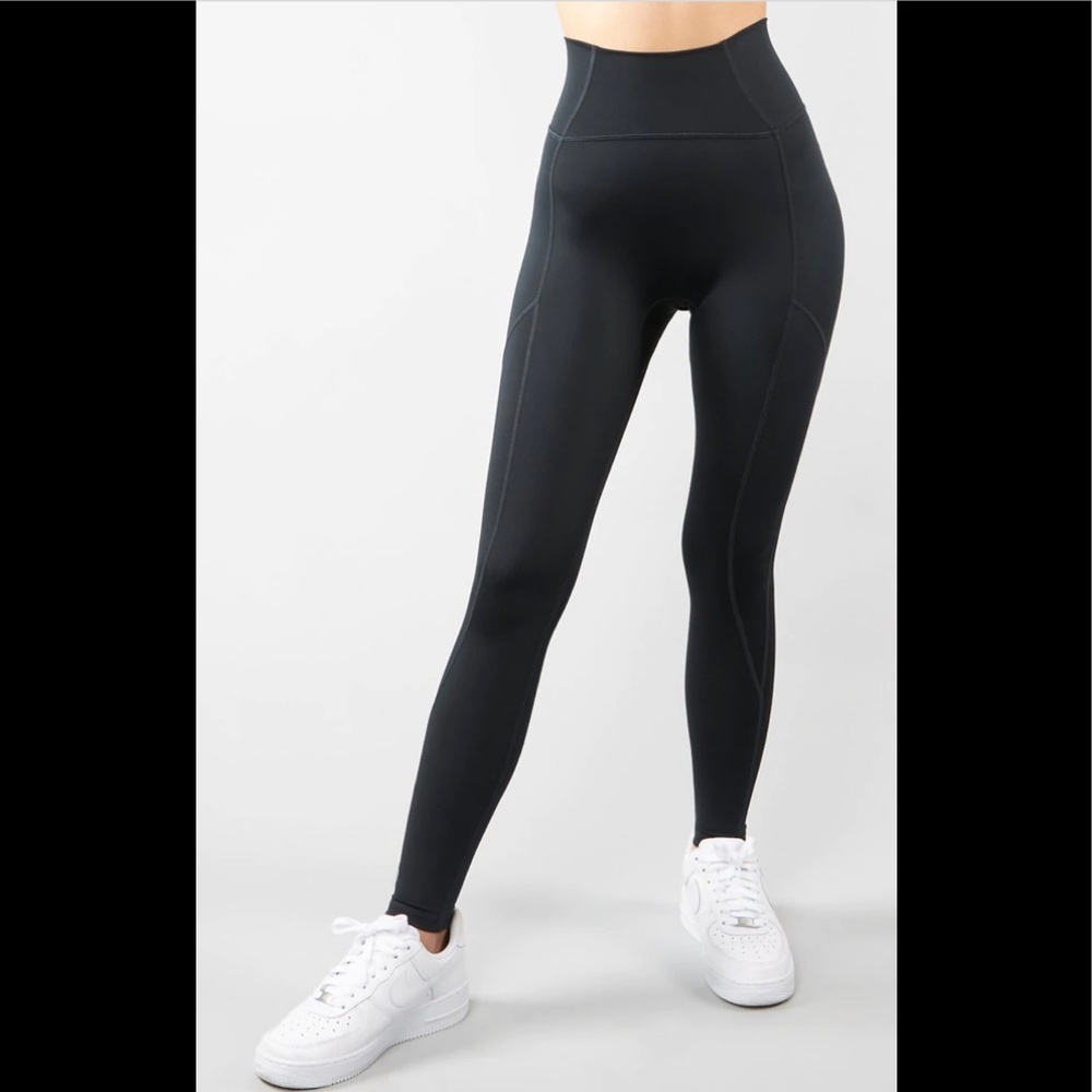 NWT Buffbunny Collection Eco Leggings - Carbon. Size Large